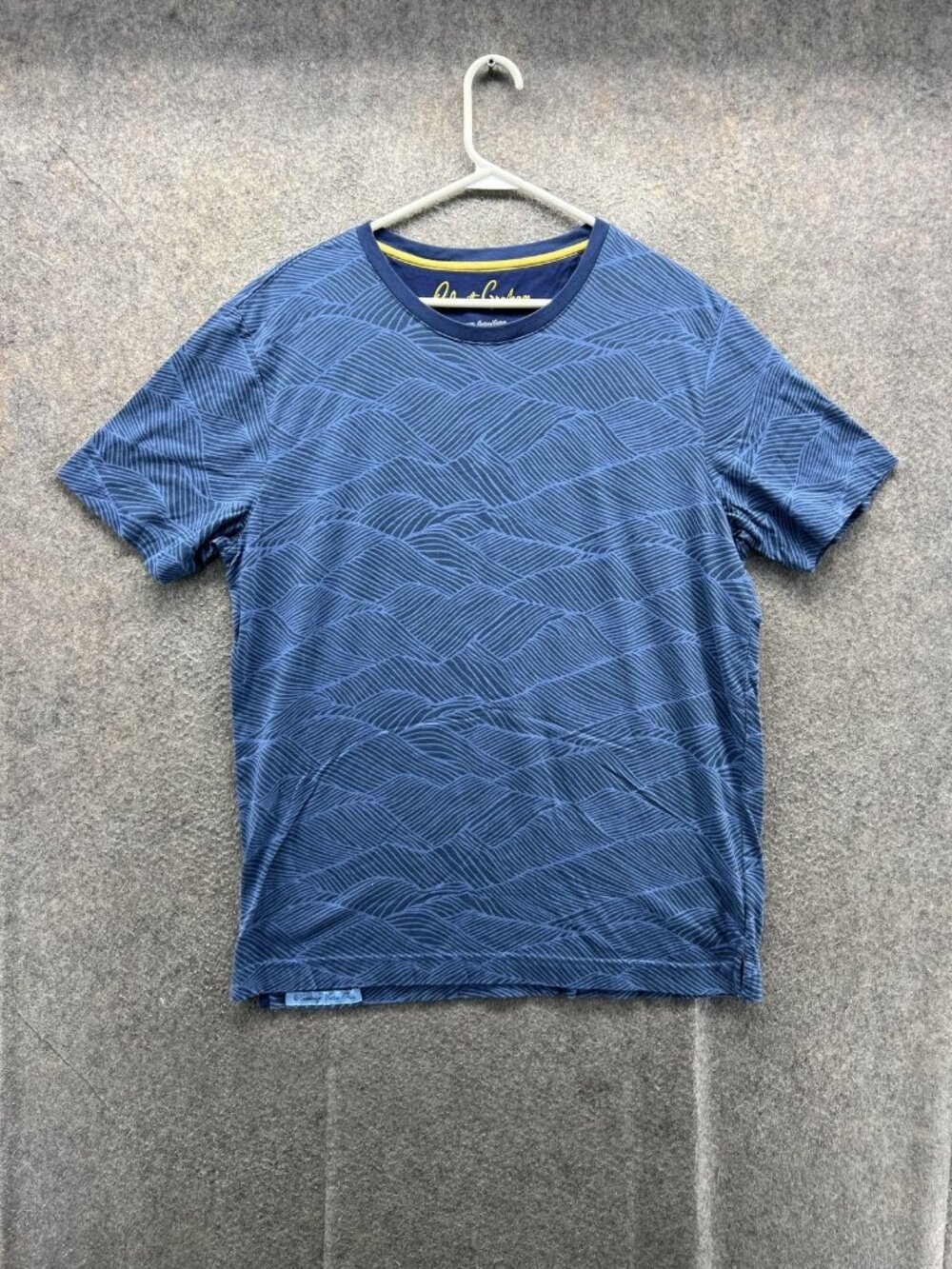 Robert Graham Shirt Men XL Blue Geometric Pattern Tee Crewneck Cotton Tagless